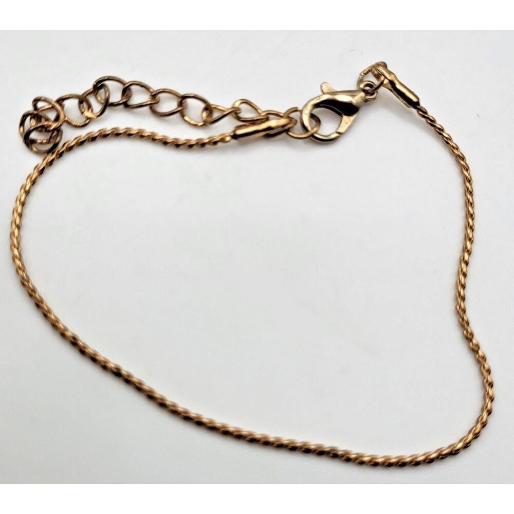 Delicate Goldtone American Showcase Bracelet 7.75in